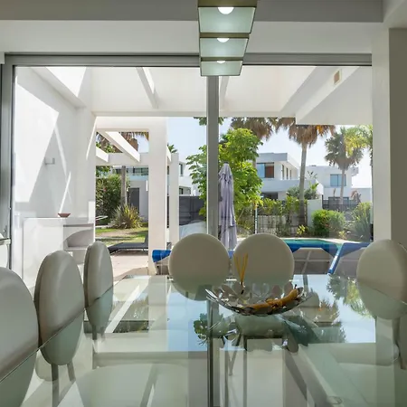Villa Moderna De Lujo En Alquiler Vacacional En Marbella