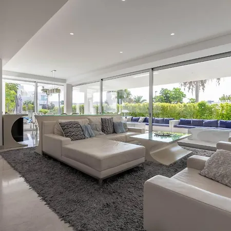 Moderna De Lujo En Alquiler Vacacional En Villa