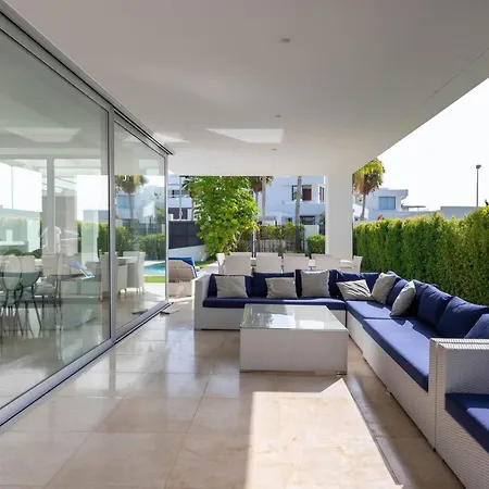 Moderna De Lujo En Alquiler Vacacional En Villa